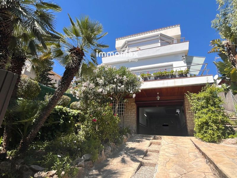 Foto fbb7b410-0f63-42b3-9bb2-a847038a92c8. Casa amb aparcament piscina a Montmar Castelldefels