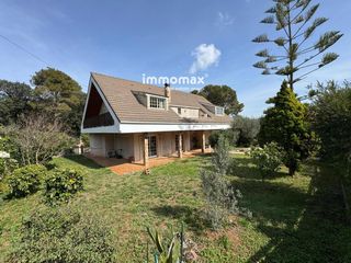 Chalet in Torrelles de Llobregat. Torrelles de llobregat casa en venta