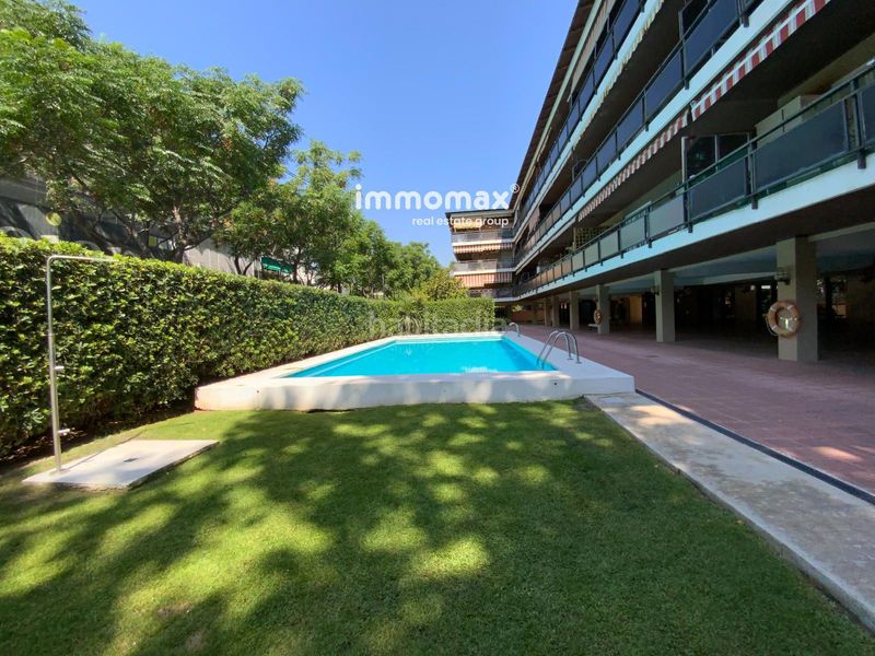 Foto 66726830-a077-44f6-b2b5-e9ae36650ae3. Pis amb aparcament piscina a Centre Castelldefels