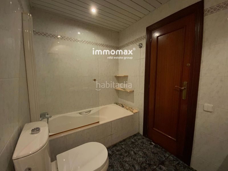 Foto ad76ae2f-0408-438b-b68c-72e7e2bcfe32. Pis amb aparcament piscina a Centre Castelldefels