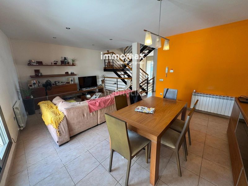Foto f0034fd6-59f0-4caa-b394-ed108a679016. Casa adossada amb calefacció a Milà (El)