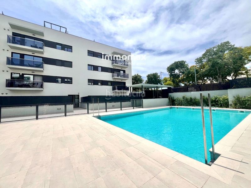 Piso exclusiva vivienda de obra nueva con terraza y piscina en Vilanova i la Geltrú