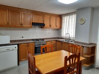 Rent Flat  Plaça del príncep d'astúries. Alquiler vivienda, contrato de un año