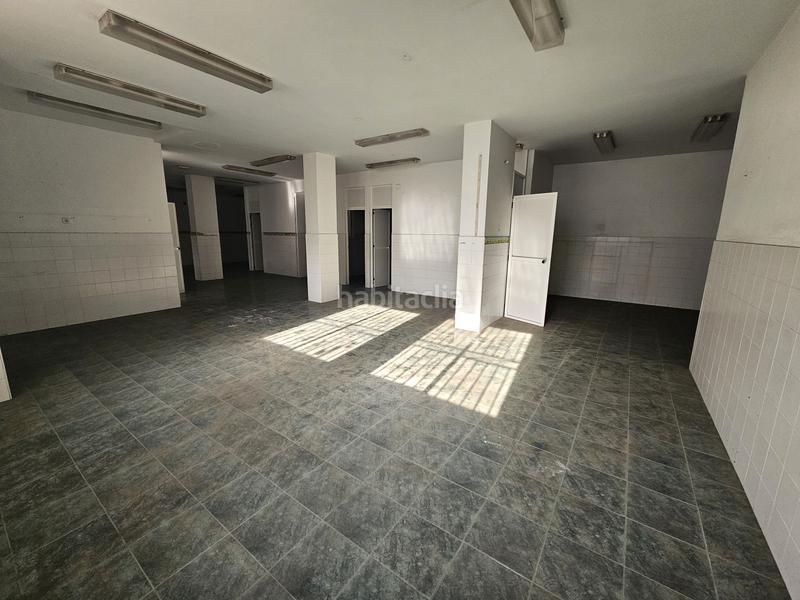 Foto acb0bdf9-084b-4242-97d7-3cc975c64d7b. Location local commercial dans País Valencià Mislata