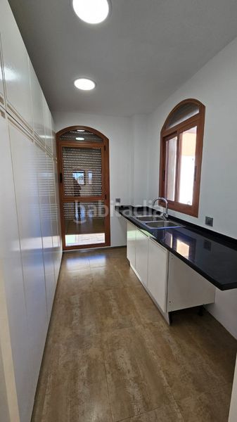 Foto 48cb4f5c-eaac-4ba6-b529-3107eaee84a4. Casa amb calefacció aparcament piscina a Albalat dels Sorells