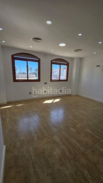 Foto c7f844b6-3af2-4e93-be06-495c400dc2c5. Casa amb calefacció aparcament piscina a Albalat dels Sorells