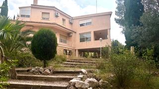 Xalet en Cumbres de Calicanto. Venta estupendo chalet