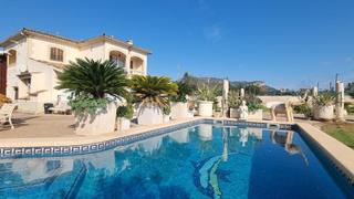 Country house  Vell de gracia. Llucmajor  chalet preciosa 260m2 con piscina y jacuzzi,  almacen