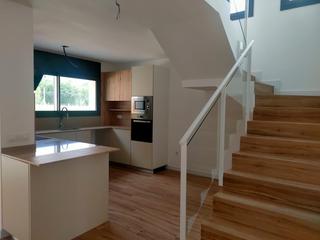 Maison jumelée à Riudarenes. Casa pareada de 4 hab. y 3 baños