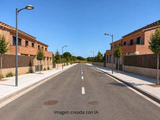 Casa aparellada a Riudarenes. Casas pareadas y adosada de 4 hab. y 3 baños