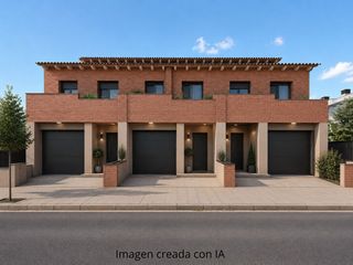 Casa aparellada a Riudarenes. Casas pareadas y adosada de 4 hab. y 3 ba�os