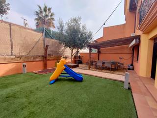 Casa adossada a Sils. Gran casa de 5h en sils