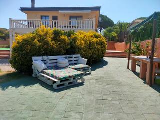 Chalet  Carrer lluna. Gran chalet de dos viviendas en urb. la goba de vidreres