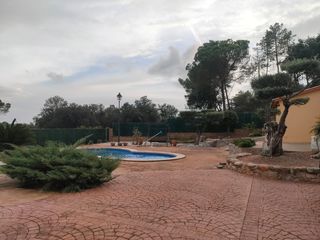 Chalet  Carrer castell. Casa unifamiliar en santa coloma de farners