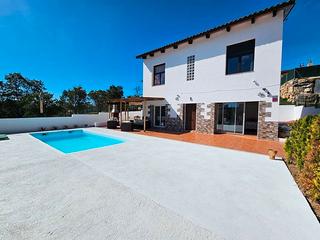 Chalet  Carrer de l'lber. Gran casa unifamiliar en urb.les comes de sils