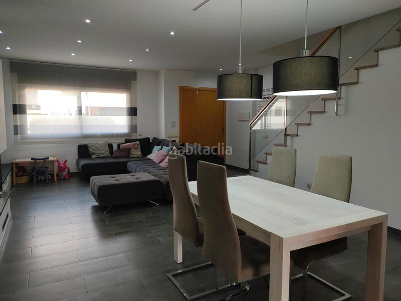 Foto 07b853a1-0563-45e6-b3af-a89abac31bea. Maison jumelée avec cheminée chauffage parking dans Sils