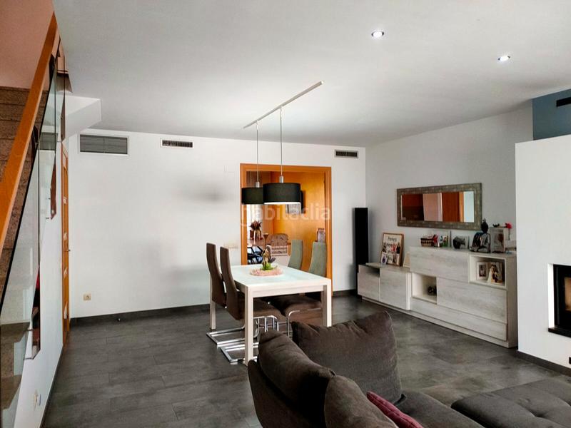 Foto 56a6ad29-e881-43d6-8575-8ebcb61ec682. Maison jumelée avec cheminée chauffage parking dans Sils