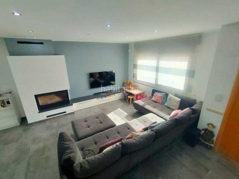 Foto ea235c9d-81ad-42c1-9046-f4bd0cb12043. Maison jumelée avec cheminée chauffage parking dans Sils