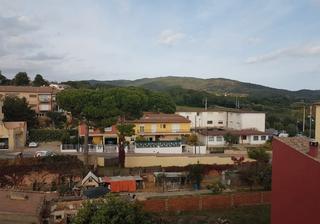 Pis  Carrer de la sala. Piso de 2 hab. y un bao en el centro de calonge