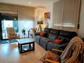 Appartement  Carrer de les llevadores. Piso de 4 hab. y dos baños en zona  mas maso-hospital de salt