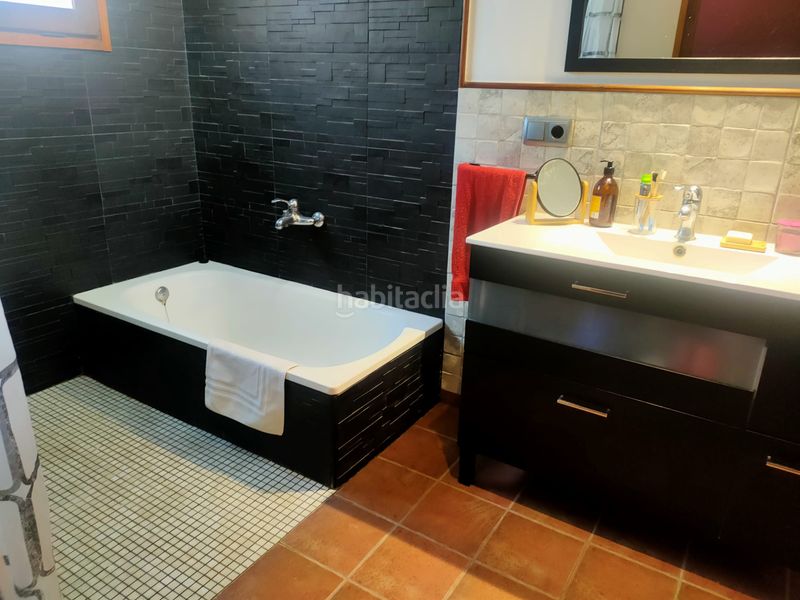 Foto 720e46c7-d990-4e7f-a216-5d40b36fe70d. Casa amb xemeneia calefacció aparcament a Sils