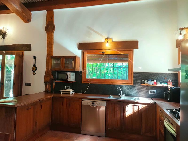 Foto d2f32c1c-6bea-41e6-ac0a-364cfb27ffbc. Casa amb xemeneia calefacció aparcament a Sils