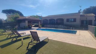 Chalet  Carrer lleida. Gran casa unifamiliar en urb.king park de sils