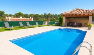 Chalet  Carrer lleida. Gran casa unifamiliar en urb.king park de sils