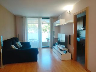 Appartement  Carrer ramon llull. Piso de 3 hab. y dos baños en el centro de sils