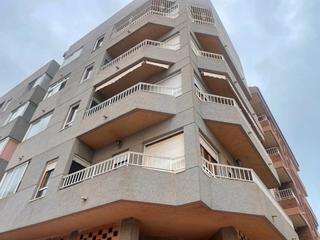 Appartement à Calle vega baja del segura 31. Piso en la playa