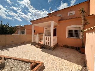 Maison à Avenida de españa 1. Bungalow
