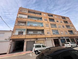 Pis en Calle virgen de monserrate 11. Piso en subasta en catral