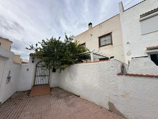 Casa  Calle londres 76. Bungalow en torrevieja