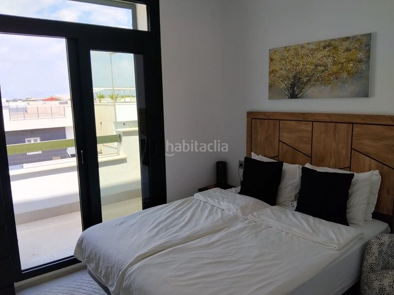 Foto 0f1b045e-9921-4a46-9e31-0dc4a656bd24. Chalet en calle manuel de falla 22 chalet independite con piscina en Daya Nueva