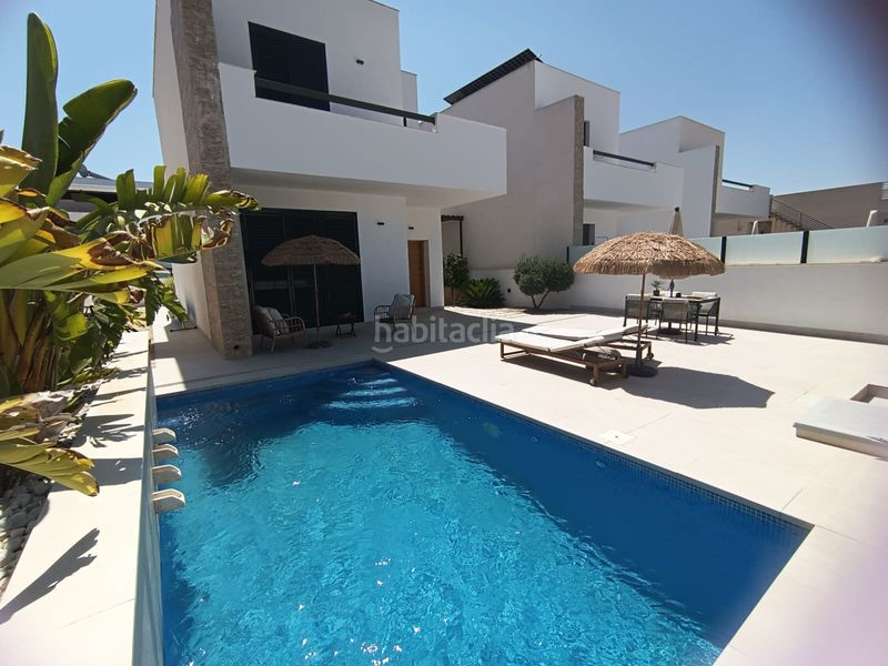 Foto dafcd034-8180-4668-a8d6-e4ee001dc6d0. Chalet en calle manuel de falla 22 chalet independite con piscina en Daya Nueva