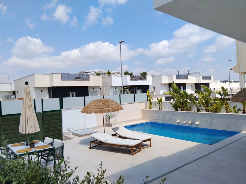 Foto fe915d1a-f689-4c9c-812e-51f774ce1622. Chalet en calle manuel de falla 22 chalet independite con piscina en Daya Nueva