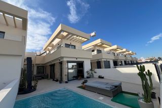 Xalet  Calle chumbera 26. Vivienda independiente en la herrada