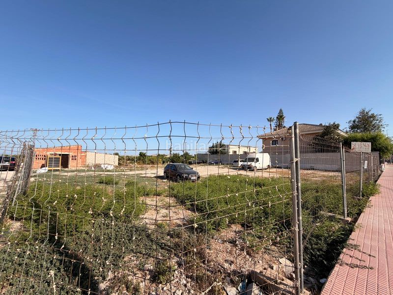 Foto f69119b7-0fc9-4da7-a5bf-17c944ea1c36. Terreny residencial a avenida de almoradí 20 a Daya Nueva