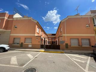 Casa adossada en Calle pablo picasso 14. Adosado en catral