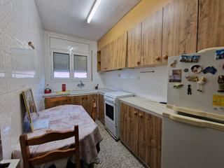 Piso  Carrer de llerona. En pleno centro, al lado del hotel balneario blancafort!!