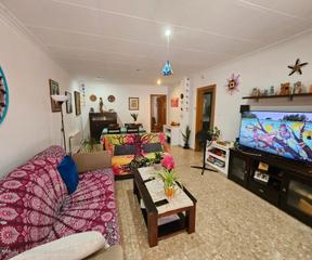 Casa a Cnoves i Samals. Casa para 2 familias