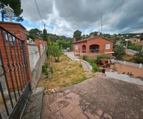 Casa a Cànoves i Samalús. Casa para 2 familias