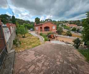 Casa a Cànoves i Samalús. Casa para 2 familias