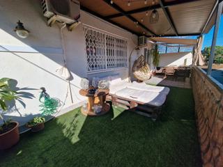 Appartement  Carrer josep maria de sagarra. **piso con gran terraza, en el encantador barrio de la granada**