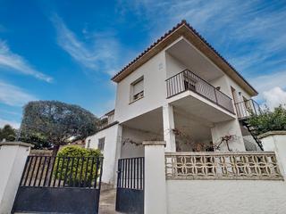 Maison jumele dans Carrer de sant isidre 33. Casa adosada en venta en palau-solit i plegamans