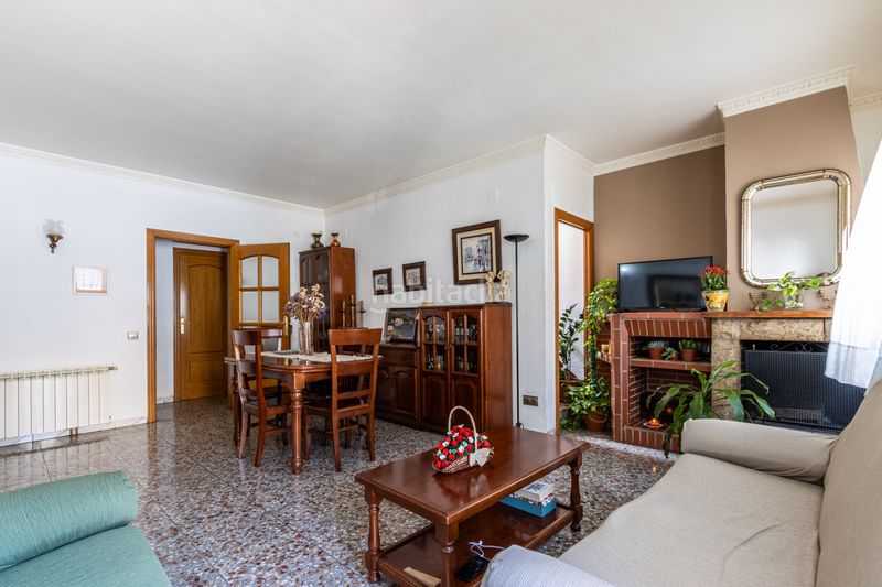 Foto fb8a6653-290d-4960-a9f6-dfa6be3da198. Casa aparellada amb calefacció a Ca n'Oriac Sabadell