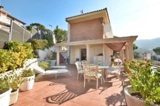 Casa a Carrer el sol 1. Casa en venta en sant fost de campsentelles