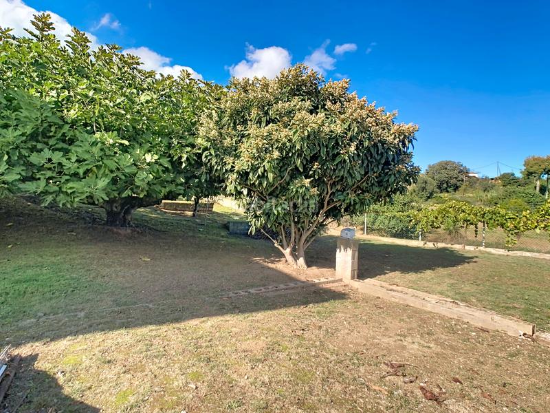 Foto a17a2178-1d52-4a9d-ab0a-0ce57c5238fe. Terreny residencial a carrer de girona 13 a Lliçà de Vall