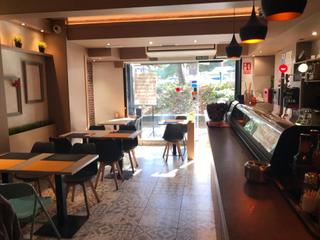 Traspàs Local Comercial a Sants. Restaurante de 100 m con licencia c3 a 3 minutos de la plaza de