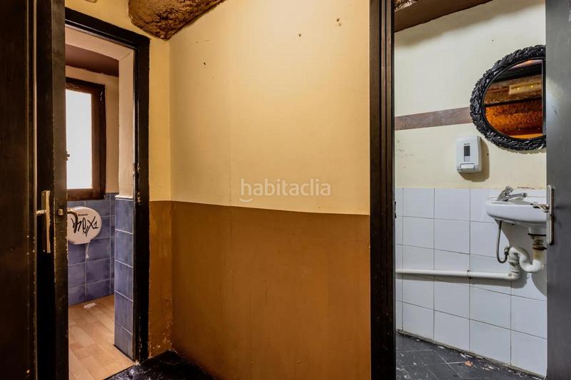 Foto 5ed0d36c-5cd2-4e47-98dd-3f940379dab0. Alquiler local comercial bar en funcionamiento ubicación excepcional en santsmontjuïc. en Barcelona